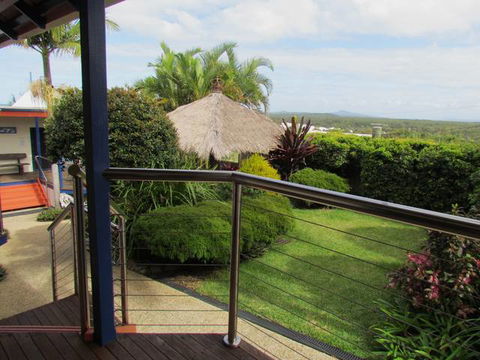 Club Yamba Luxury Hilltop Villas - Holiday Cairns 4