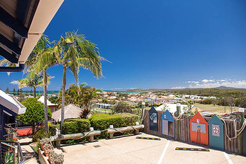 Club Yamba Luxury Hilltop Villas - Holiday Cairns 14
