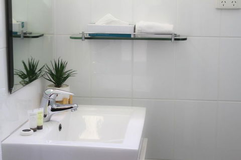 Cowra Motor Inn - Holiday Cairns 3