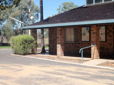 Cowra Holiday Park - Holiday Cairns 1