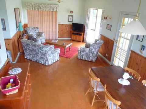 Glenbar Cottage - Holiday Cairns 1