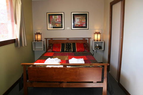 Golden Embers Apartments And B & B - Holiday Cairns 0