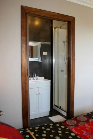 Golden Embers Apartments And B & B - Holiday Cairns 1