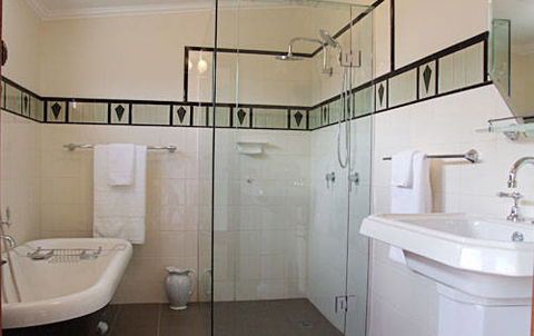 Lawson's Cottage - Holiday Cairns 1