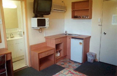 Lodge Motel - Holiday Cairns 0