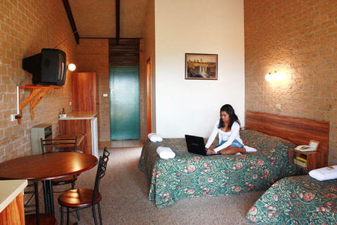 Lookout Motor Inn - Holiday Cairns 0
