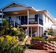 Lovering's Beach Houses - The Whitehouse Emu Bay - Holiday Cairns