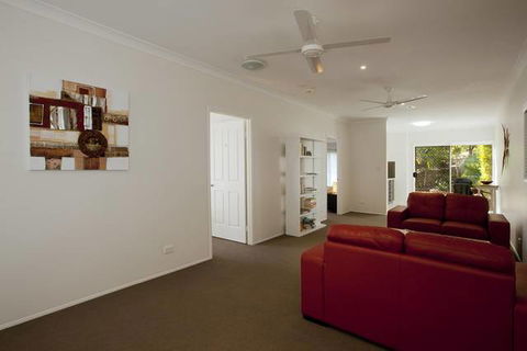 Mt Coolum Retreat 'A Bed & Breakfast' - Holiday Cairns 2
