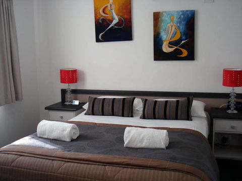 Oakey Motor Inn - Holiday Cairns 0