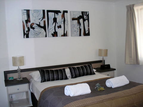 Oakey Motor Inn - Holiday Cairns 3