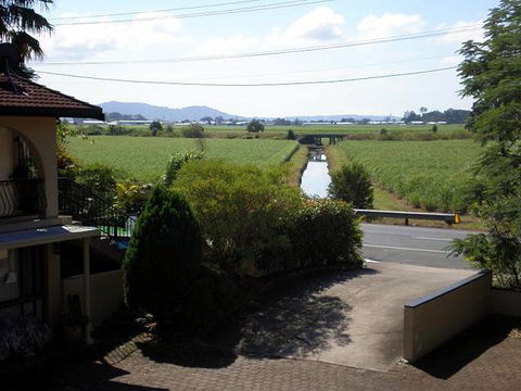 Poinciana Motel - Holiday Cairns 0