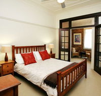 The Bank Guesthouse - Holiday Cairns
