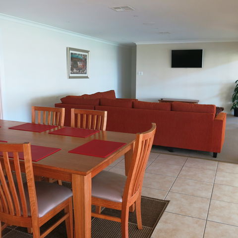 The Falls Retreat - Holiday Cairns 1