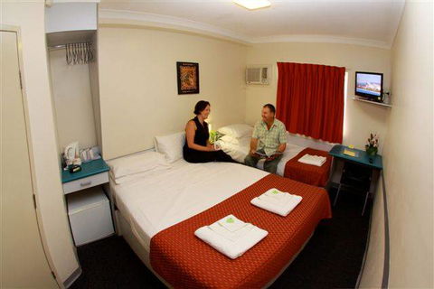 Value Inn Motel - Holiday Cairns 1