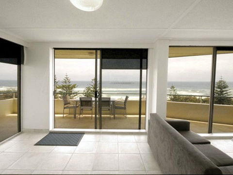 Wyuna Beachfront Holiday Apartments - Holiday Cairns 2