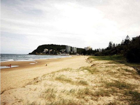 Wyuna Beachfront Holiday Apartments - Holiday Cairns 3