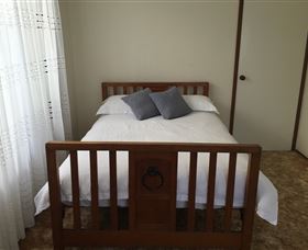 Narrawallee Holiday House - Holiday Cairns 4