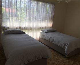 Narrawallee Holiday House - Holiday Cairns 5