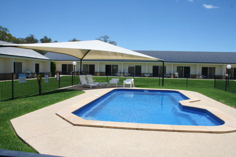Roma Explorers Inn - Holiday Cairns 3