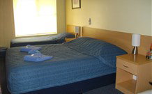 Benjamin Singleton Motel - Singleton - Holiday Cairns 1