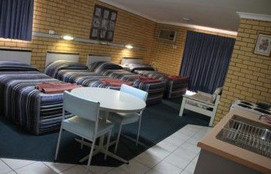 Tallarook Motor Inn - Holiday Cairns 2