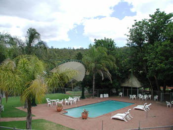 Mundaring Weir Hotel - Holiday Cairns 1