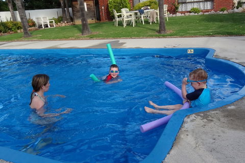 Federation Motor Inn - Holiday Cairns 1