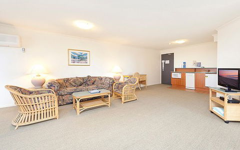 Australis Sovereign Hotel - Holiday Cairns 1
