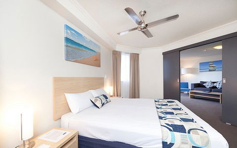 Australis Sovereign Hotel - Holiday Cairns 2