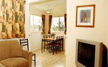 Mavis's Kitchen And Cabins - Holiday Cairns 1