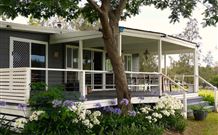 Yarralaw Springs Wines Vine Loft Bed And Breakfast - Holiday Cairns 0