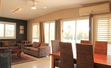 Yarralaw Springs Wines Vine Loft Bed And Breakfast - Holiday Cairns 6