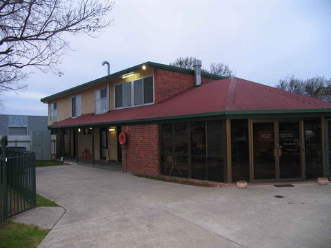Albury-Wodonga YHA - Holiday Cairns 1