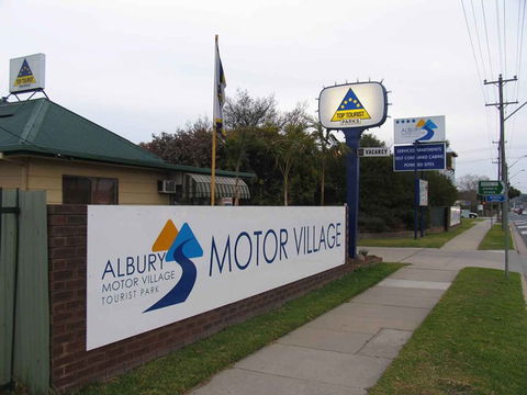 Albury-Wodonga YHA - Holiday Cairns 2
