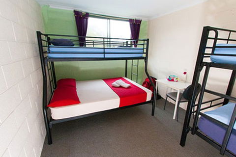 Stradbroke Island YHA - Holiday Cairns 8