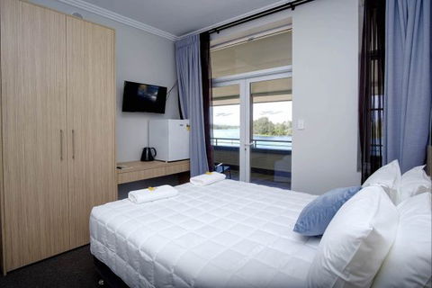 Lakes And Ocean Hotel - Holiday Cairns 3