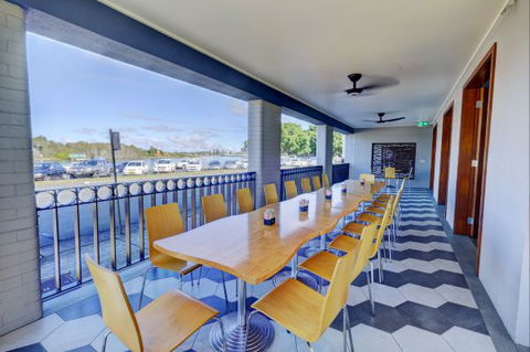 Lakes And Ocean Hotel - Holiday Cairns 7