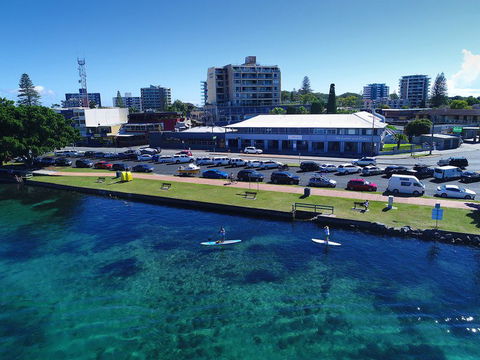 Lakes And Ocean Hotel - Holiday Cairns 0