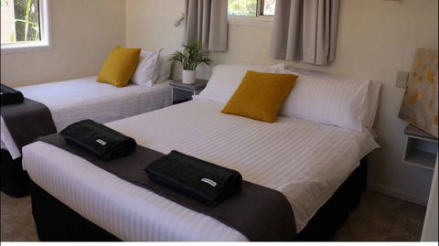 Mataranka Roadhouse And Cabins - Holiday Cairns 0
