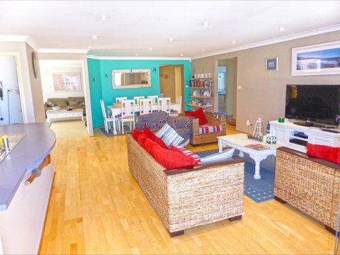 Palais D'Amor At Greenwell Point - Holiday Cairns 53