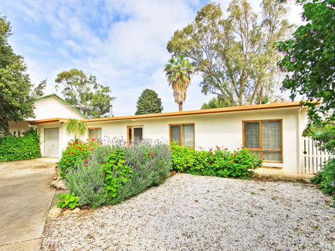 Century 21 SouthCoast: Moana Blue - Holiday Cairns 0