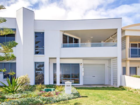 Century 21 SouthCoast: Moana Blue - Holiday Cairns 12