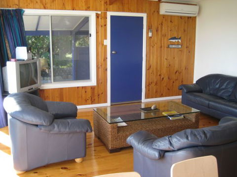 Century 21 SouthCoast: Moana Blue - Holiday Cairns 21