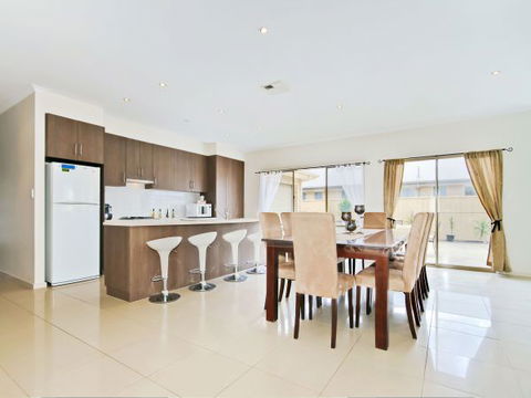 Century 21 SouthCoast: Moana Blue - Holiday Cairns 28