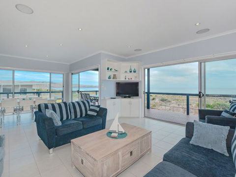 Century 21 SouthCoast: Moana Blue - Holiday Cairns 43