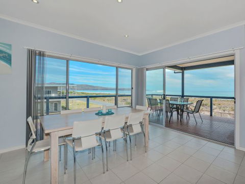 Century 21 SouthCoast: Moana Blue - Holiday Cairns 44