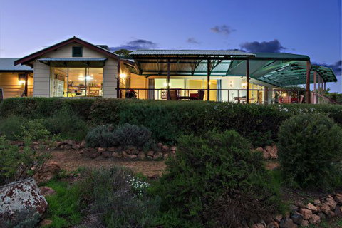Shambhala Guesthouse - Holiday Cairns 0
