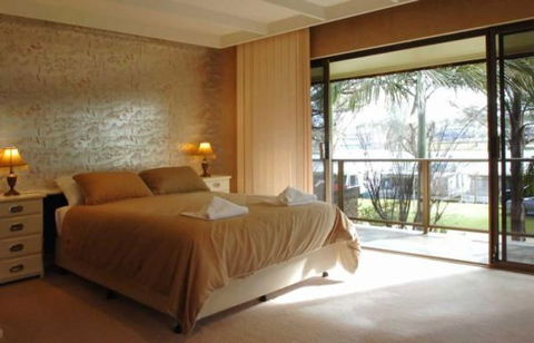 Trenberth House - Holiday Cairns 1
