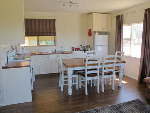 Fensom's Holiday Home - Holiday Cairns 5