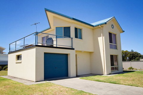 Fensom's Holiday Home - Holiday Cairns 31